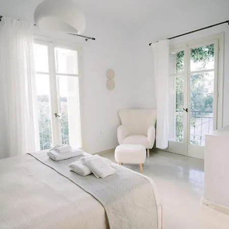 Benjamin Luxury By The Eustas