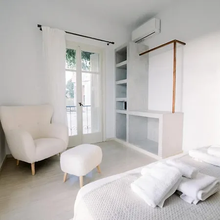 Benjamin Luxury By The Eustas Pylos